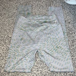 Gym shark leggings